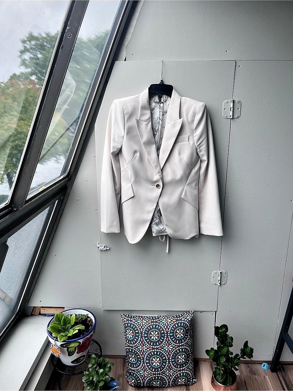 Lace-Up Back Blazer in White Like New